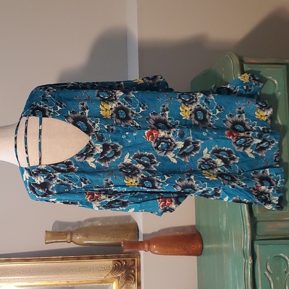 Billabong Blue Floral Kimono size M/L with cut out back - Picture 3 of 4